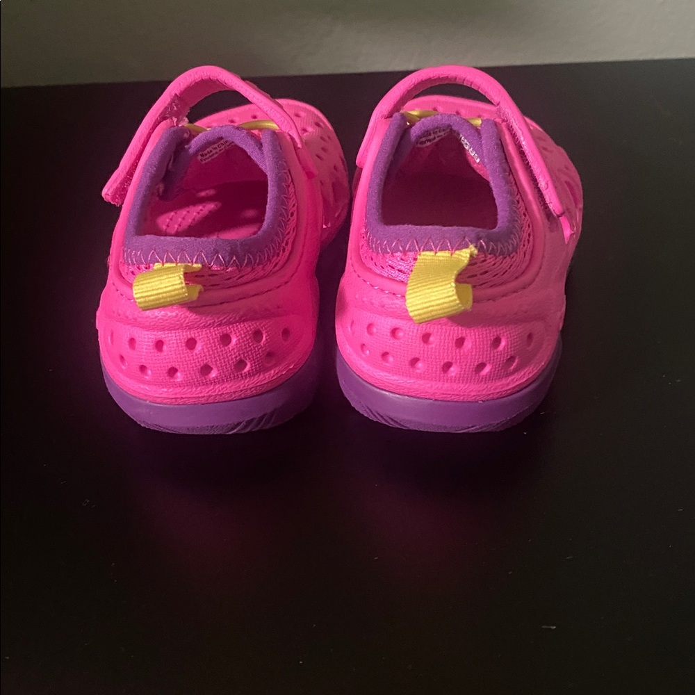 Crocs Swiftwater Play Shoes Girls Water Sandals Pink Purple Size C6 - Picture 2 of 4